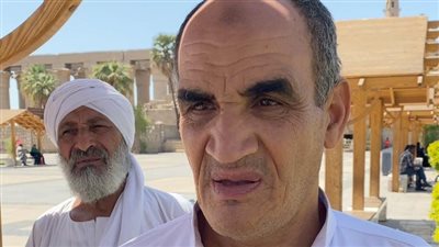 الطيب.. رجل أُقصري 57 سنة يسقي الناس منذ 20 عاما ويهب الثواب لوالدته