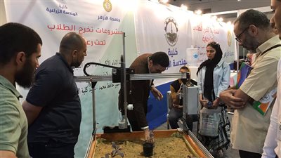 نائب رئيس جامعة الأزهر يشيد بمشروعات كلية الهندسة الزراعية بمعرض صحاري الدولي الـ34