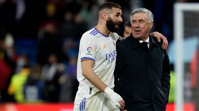 بند في عقد بنزيما يسمح له بتجديد عقده تلقائيًا مع ريال مدريد