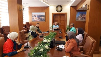 محافظ بورسعيد يتابع مستجدات أعمال التطوير بالأندية ومراكز الشباب