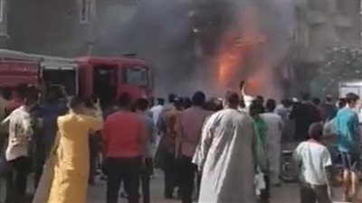 السيطرة على حريق في معمل تحاليل بعمارة سكنية بسوهاج | صور