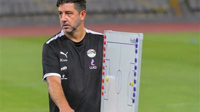 أهمها ودية الأردن.. اجتماع منتظر بين اتحاد الكرة وفيتوريا لحسم تفاصيل معسكر نوفمبر 