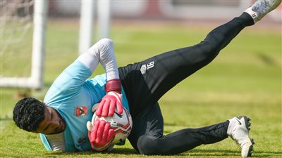 تدريب منفرد لثلاثي حراسة مرمى الأهلي في بداية المعسكر المغلق 