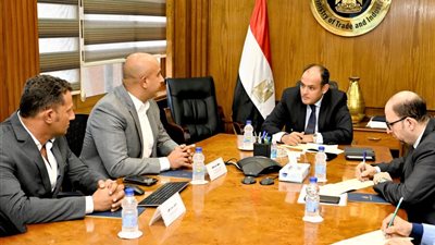 وزير التجارة: نسعى لإدخال تقنيات حديثة على صناعات السيارات لتلبية احتياجات السوق