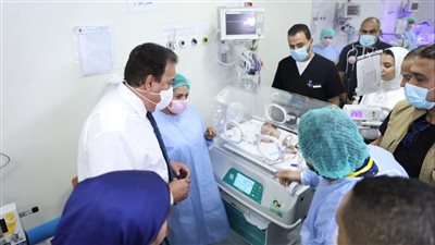 وزير الصحة يتفقد مستشفى أبو تيج النموذجي.. ويوجه بتزويد قسم العمليات بجهاز تخدير إضافي