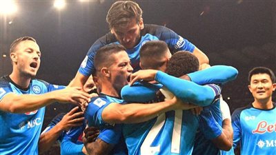 نابولي يعتلي صدارة الدوري الإيطالي بثنائية في مرمى ميلان
