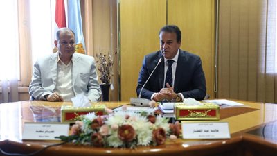 وزير الصحة ومحافظ أسيوط يجتمعان لمناقشة خطة النهوض بالمنظومة الصحية