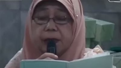 أُولَئِكَ عَلَى هُدًى مِنْ رَبِّهِمْ.. آخر كلمات سيدة إندونيسية قبل وفاتها خلال تلاوة القرآن الكريم 
