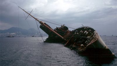 بينهم 8 مصريين.. غرق سفينة شحن اليوم على متنها 14 شخصا قبالة سواحل اليونان