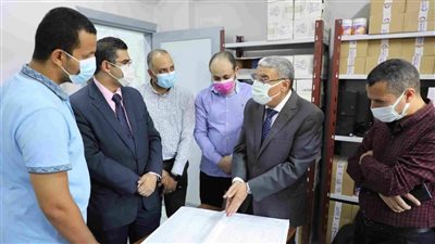 محافظ المنيا يجري جولة تفقدية مفاجئة بعدد من المستشفيات والمراكز الطبية 