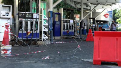 سفارة إيران ببيروت: سفن محملة بالوقود ستكون جاهزة خلال أسبوعين للتوجه إلى لبنان 