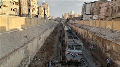 خروج عربتي قطار ركاب عن القضبان بدمنهور.. وتوقف حركة قطارات الوجه البحري | صور