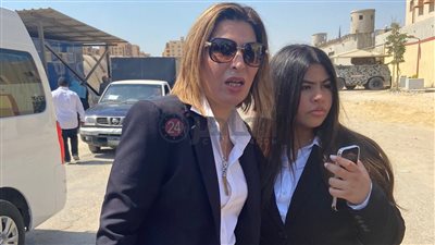 أرملة الإبراشي: الطبيب المتهم جرب عليه أدوية جديدة وحاول يمضيه على موافقة وزوجي رفض | فيديو