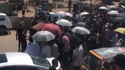 أهالي البرلس يشيعون جثمان صياد توفي إثر انفجار خزان مركب في إيطاليا | بث مباشر