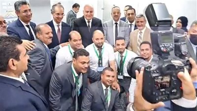 وزير الاتصالات يفتتح مكتب بريد قنا الجديدة ويتفقد عددًا من المشروعات | بث مباشر