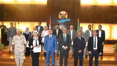 الأنصاري يكرم أعضاء هيئة التدريس العاملين بوحدة نظم المعلومات الجغرافية بجامعة الفيوم