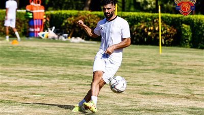 البطاط ومحمد عادل ينتظمان في مران سيراميكا استعدادًا للدوري 