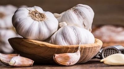 كيلو الثوم الصيني بـ 135 جنيهًا والبلدي بـ 70 جنيهًا بالسلاسل التجارية