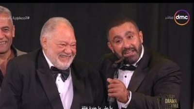 أحمد السقا خلال تكريمه بمهرجان القاهرة للدراما: فُطمت فنيًا على يد يحيى الفخراني