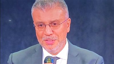 عمرو الليثي يتسلم شهادة تقدير تكريم والده السيناريست الراحل ممدوح الليثي بـ القاهرة للدراما