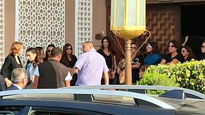 وزيرة الثقافة تشارك في جنازة الفنان هشام سليم