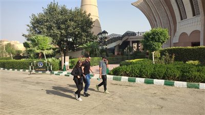 رامي رضوان ودنيا سمير غانم يحرصان على حضور جنازة هشام سليم