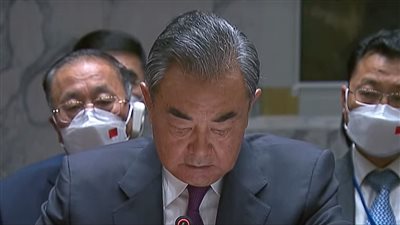 وزير الخارجية الصيني: نتابع الحالة الإنسانية في أوكرانيا.. ويجب احترام السيادة والسلام الإقليمي