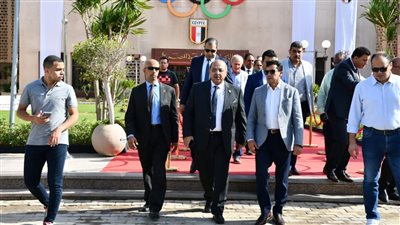 وزير الرياضة يتفقد مقر اللجنة الأولمبية المصرية تمهيدًا لاستقبال توماس باخ