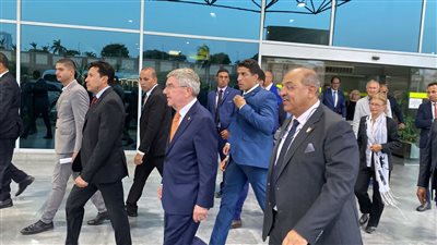 رئيس اللجنة الأولمبية الدولية يصل مصر في زيارة رسمية 