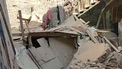 شهود عيان في انهيار أجزاء من عقار بالعمرانية: صاحب العقار لحق نفسه ونط من البلكونة | فيديو وصور