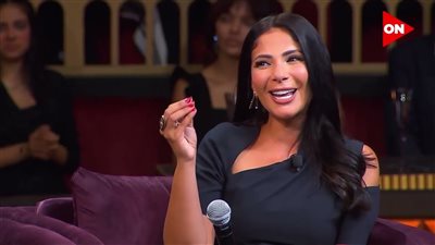 منى زكي: الدنيا مكانتش وردى خلال بداية مشواري الفني