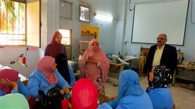 القوى العاملة: بدء دورات التدريب المهني ببني سويف على مهن الخياطة وصيانة المحمول والتبريد والتكييف