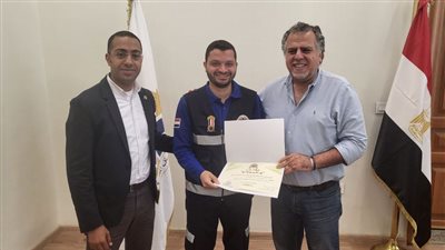 حقق حلمه والتحق بالطب.. هيئة الإسعاف تكرم فني خدمات حصل على 98.5% بالثانوية العامة