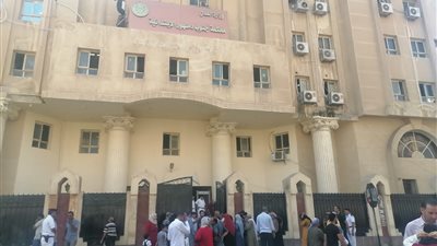 تشديدات أمنية استعدادا لأولى جلسات محاكمة رئيس جامعة دمنهور بتهمة الرشوة| صور 