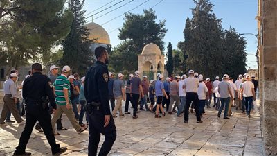 مستوطنون يقتحمون المسجد الأقصى ويؤدون طقوسا تلمودية بحماية شرطة الاحتلال