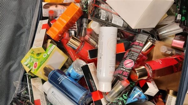 مستحضرات تجميل مهربة