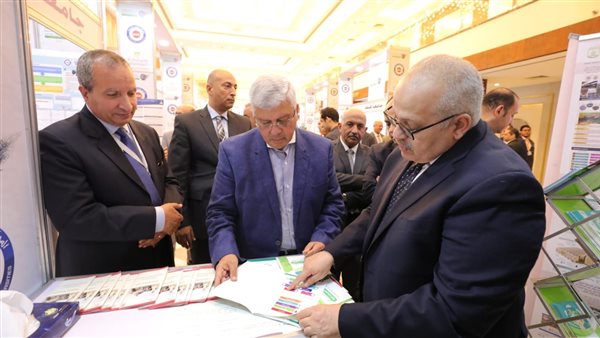 الدكتور أيمن عاشور