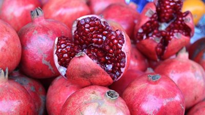 غرفة الإسكندرية التجارية: أسعار الرمان تراجعت 50% هذا العام.. والكيلو يبدأ بـ5 جنيهات