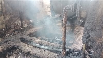 السيطرة على حريق داخل مصنع زيت بالبحيرة دون إصابات | صور