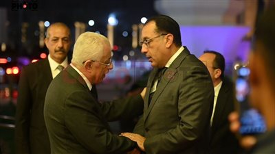 بحضور رئيس الوزراء.. بدء عزاء زوجة طارق شوقي في مسجد المشير طنطاوي | بث مباشر