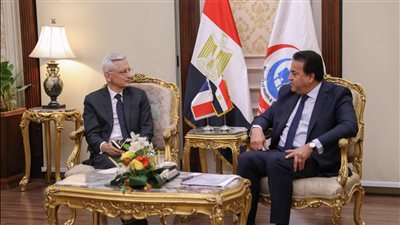 وزير الصحة يبحث التعاون وتبادل الخبرات مع فرنسا بمجال التغطية الصحية الشاملة والقضاء على قوائم الانتظار