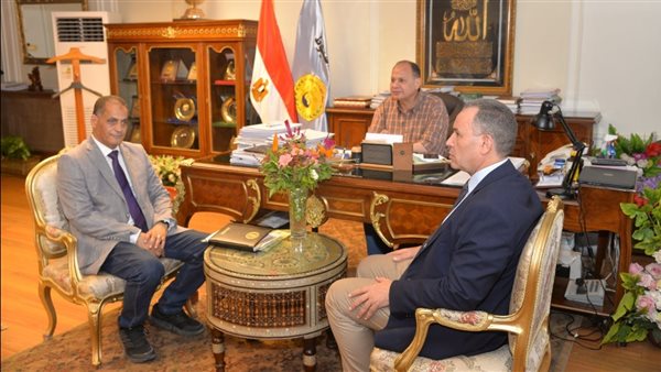 محافظ أسيوط يلتقي