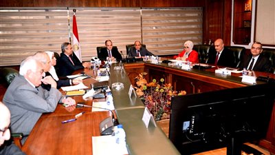 وزير الطيران: حريصون على إتاحة خدمات الشحن الجوي لنقل الصادرات المصرية 