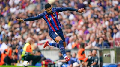 أراوخو يخضع لعملية جراحية.. ويغيب عن برشلونة 10 أسابيع 