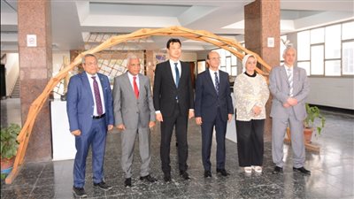 سفير كوريا الجنوبية يختتم زيارته لجامعة أسيوط بجولة فى القرية الأولمبية 