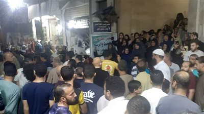 المئات يشاركون في جنازة الطفل شوقي ضحية التعذيب على يد والده بالمنوفية