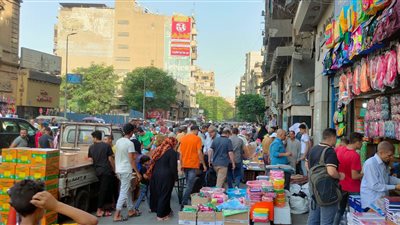 قبل بدء الموسم الدراسي.. إقبال كبير على شراء مستلزمات المدارس بالفجالة.. وتجار: الأسعار ارتفعت الضعف | صور