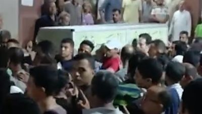 كان بيأدبه.. تشييع جثمان طفل توفى على يد والده بعد تعذيبه بالمنوفية | بث مباشر