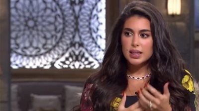 ياسمين صبري: كل سنة بسافر دولة مختلفة.. ومارست اليوجا مع راهب بوذي 