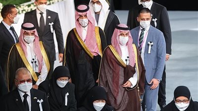 وزير الخارجية السعودي يشارك في جنازة رئيس الوزراء الياباني | صور 